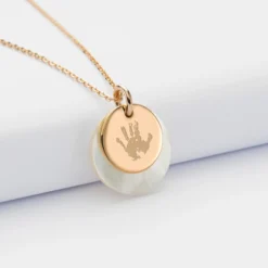 Online HappyBulle Pendentif personnalisé breloque nacre 19 mm et médaille gravée plaqué or 15 mm Plaqué or 18k