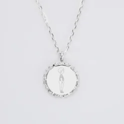 Best HappyBulle Pendentif personnalisé illustration médaille vintage dentelée gravée argent 17 mm - x Marie Savart Argent rhodié 925