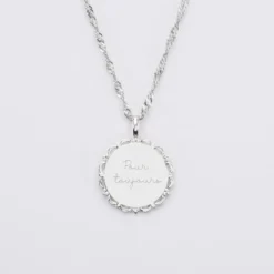 Best HappyBulle Pendentif personnalisé illustration médaille vintage dentelée gravée argent 17 mm - x Marie Savart Argent rhodié 925