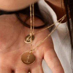 Outlet HappyBulle Pendentif personnalisé initiale médaille gravée plaqué or 19 mm - x Marie Savart Plaqué or 18k