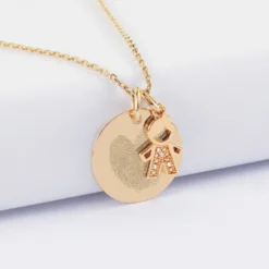 Sale HappyBulle Pendentif personnalisé médaille gravée plaqué or 19 mm et breloque petit garçon scintillant 12 mm Plaqué or 18k