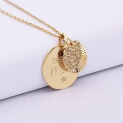 Sale HappyBulle Pendentif personnalisé médaille gravée plaqué or 19 mm et breloque Lune trio zircons 14 mm Plaqué or 18k