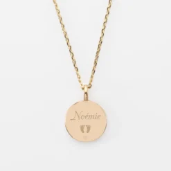 New HappyBulle Pendentif personnalisé médaille gravée plaqué or soleil 14 mm Email blanc