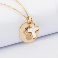 Best HappyBulle Pendentif personnalisé médaille gravée plaqué or 19 mm et breloque croix nacre 16 mm