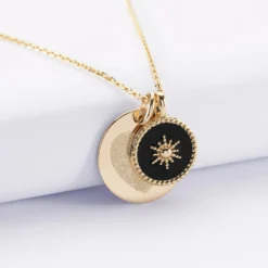 Online HappyBulle Pendentif personnalisé médaille gravée plaqué or 19 mm et breloque soleil 14 mm Email noir