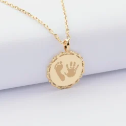 Outlet HappyBulle Pendentif personnalisé médaille vintage dentelée gravée plaqué or 17 mm - Nos petits imparfaits