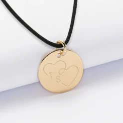 New HappyBulle Pendentif personnalisé médaille gravée plaqué or 19 mm - Edition spéciale mariage Coeur Infini Plaqué or 18k