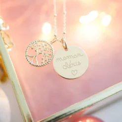 Hot HappyBulle Pendentif personnalisé médaille gravée plaqué or 19 mm et breloque arbre de vie contour torsadé 16 mm Plaqué or 18k