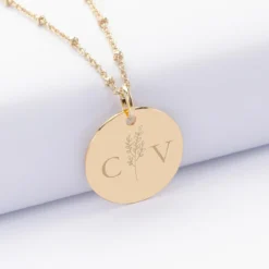 New HappyBulle Pendentif personnalisé médaille gravée plaqué or 19 mm - Edition spéciale mariage Initiales Florales Plaqué or 18k