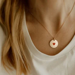 Hot HappyBulle Pendentif personnalisé médaille gravée plaqué or coeur émail rouge 19 mm - x Atelier Wagram
