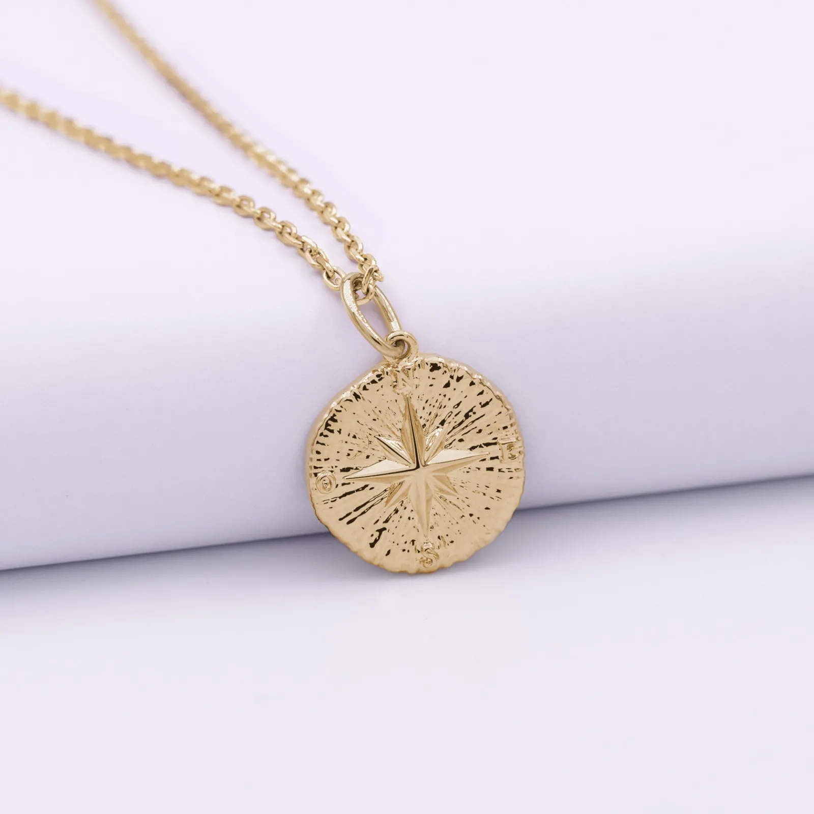 New HappyBulle Pendentif personnalisé médaille gravée plaqué or rose des vents texturée 14 mm Plaqué or 18k