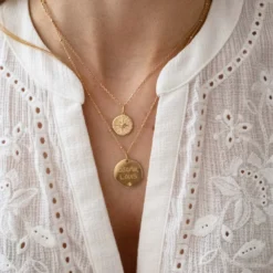 New HappyBulle Pendentif personnalisé médaille gravée plaqué or rose des vents texturée 14 mm Plaqué or 18k