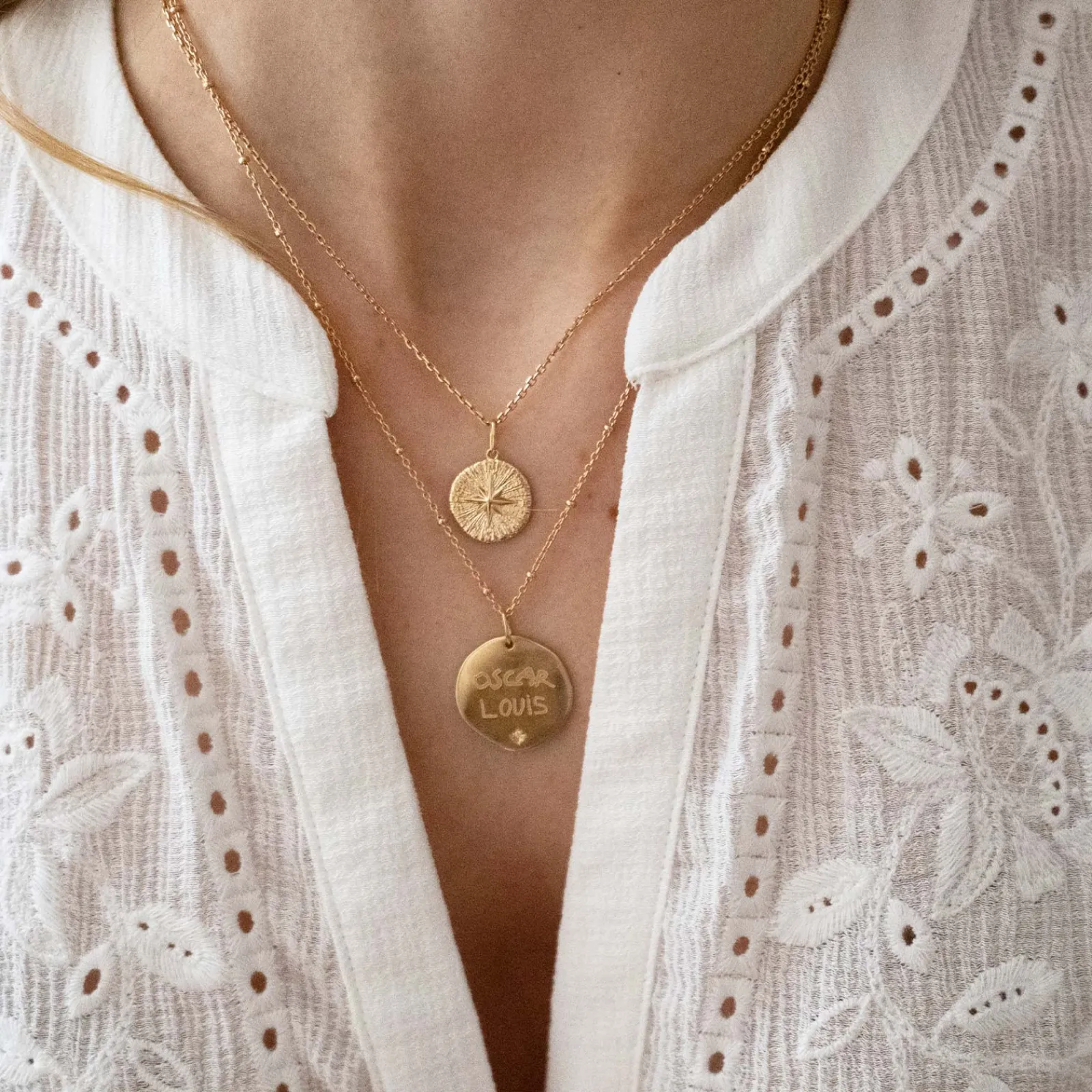 New HappyBulle Pendentif personnalisé médaille gravée plaqué or rose des vents texturée 14 mm Plaqué or 18k