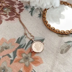 Discount HappyBulle Pendentif personnalisé médaille gravée nacre réversible plaqué or 15 mm Plaqué or 18k