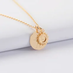 Discount HappyBulle Pendentif personnalisé médaille gravée plaqué or 15 mm et breloque soleil 10 mm