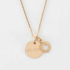 Discount HappyBulle Pendentif personnalisé médaille gravée plaqué or 15 mm et breloque soleil 10 mm