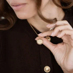 Sale HappyBulle Pendentif personnalisé médaille réversible Eternelle gravée plaqué or 18 mm - x Capucine Plaqué or 18k