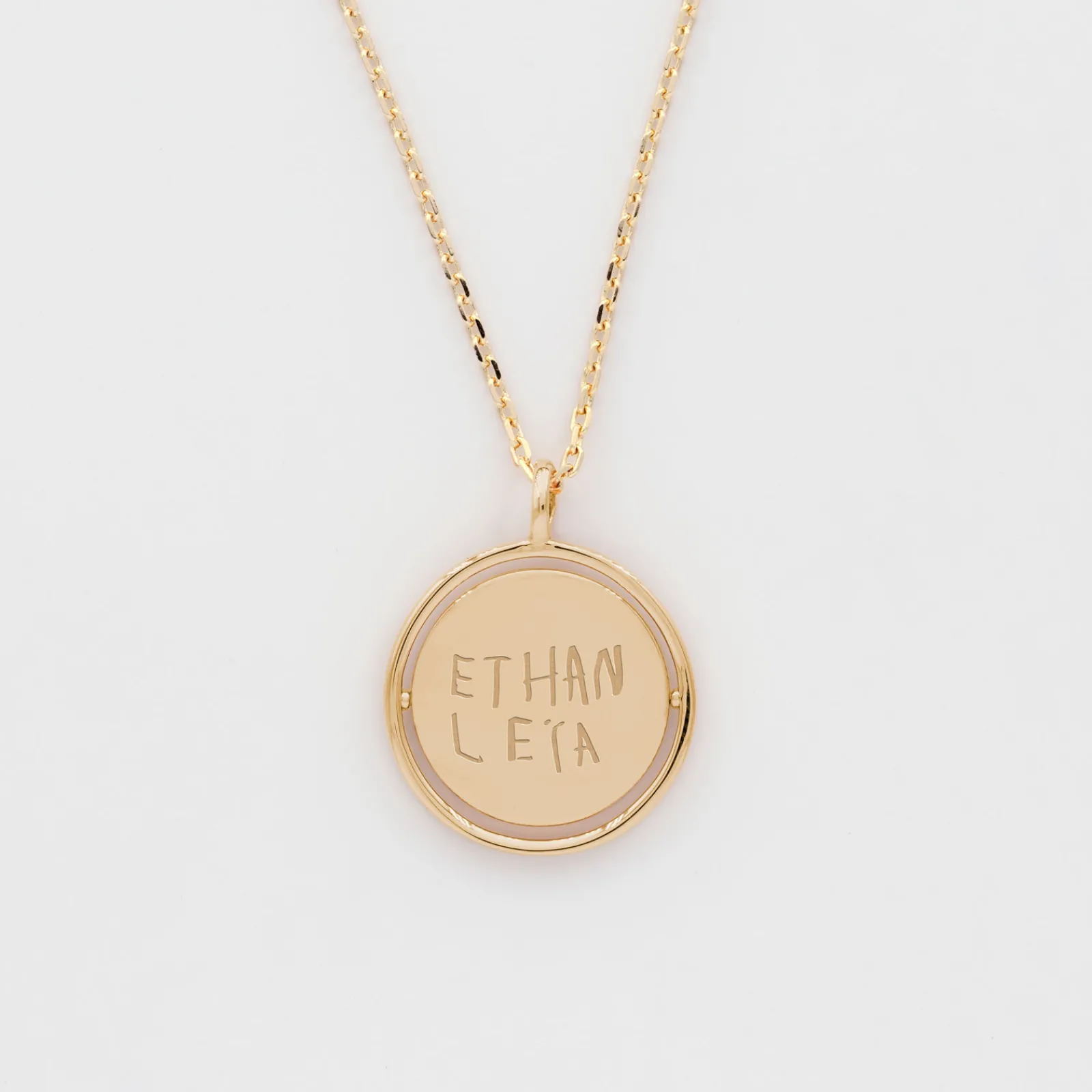 Sale HappyBulle Pendentif personnalisé médaille réversible Eternelle gravée plaqué or 18 mm - x Capucine Plaqué or 18k