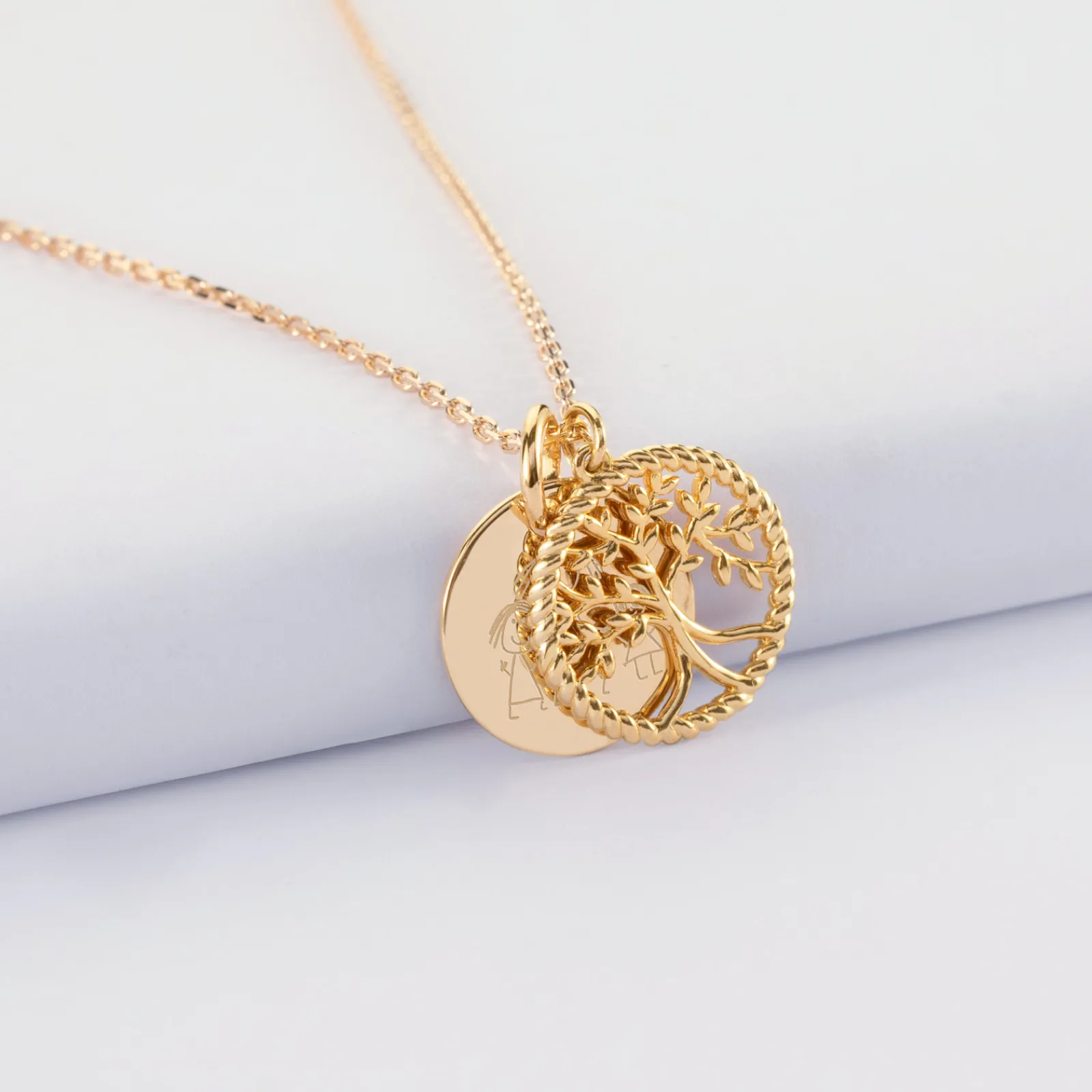 Sale HappyBulle Pendentif personnalisé médaille gravée plaqué or 15 mm et breloque arbre de vie contour torsadé 16 mm Plaqué or 18k
