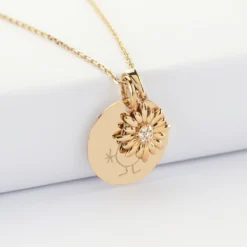 Online HappyBulle Pendentif personnalisé médaille gravée plaqué or 19 mm et breloque scintillante 13 mm Marguerite