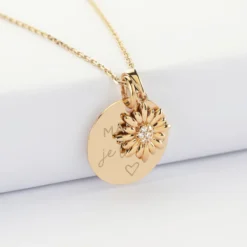 Online HappyBulle Pendentif personnalisé médaille gravée plaqué or 19 mm et breloque scintillante 13 mm Marguerite