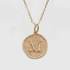 Sale HappyBulle Pendentif personnalisé médaille gravée plaqué or lettre initiale texturée 14 mm Plaqué or 18k