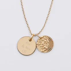 Sale HappyBulle Pendentif personnalisé médaille gravée plaqué or 15 mm et breloque Lune trio zircons 14 mm Plaqué or 18k