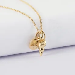 Outlet HappyBulle Pendentif personnalisé médaille gravée plaqué or 10 mm et breloque coquillage scalaire 12 mm