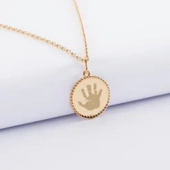 Clearance HappyBulle Pendentif personnalisé médaille gravée plaqué or colombe texturée 14 mm Plaqué or 18k
