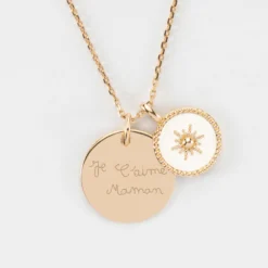 New HappyBulle Pendentif personnalisé médaille gravée plaqué or 19 mm et breloque soleil 14 mm Email blanc