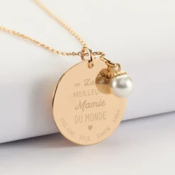 Best HappyBulle Pendentif personnalisé médaille gravée plaqué or 27 mm et breloque perle nacre 10 mm - 
