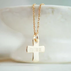 Clearance HappyBulle Pendentif personnalisé médaille gravée plaqué or croix 15x13 mm Plaqué or 18k