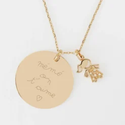 HappyBulle Pendentif personnalisé médaille gravée plaqué or 27 mm et breloque petite fille scintillante 12 mm Plaqué or 18k