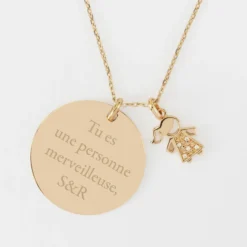 HappyBulle Pendentif personnalisé médaille gravée plaqué or 27 mm et breloque petite fille scintillante 12 mm Plaqué or 18k