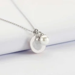 Best HappyBulle Pendentif personnalisé médaille gravée argent 15 mm et breloque perle nacre 10 mm Argent rhodié 925