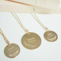 Sale HappyBulle Pendentif personnalisé médaille gravée plaqué or 19 mm - Edition spéciale Ornement floral Plaqué or 18k