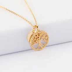 New HappyBulle Pendentif personnalisé médaille gravée plaqué or 10 mm et breloque arbre de vie contour torsadé 16 mm Plaqué or 18k