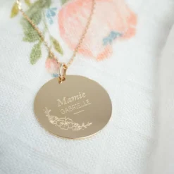 Best HappyBulle Pendentif personnalisé médaille gravée plaqué or 27 mm - Edition spéciale Ornement floral Plaqué or 18k