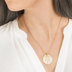 Best HappyBulle Pendentif personnalisé médaille gravée plaqué or 27 mm "La meilleure Mamie" Plaqué or 18k