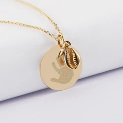 Sale HappyBulle Pendentif personnalisé médaille gravée plaqué or 19 mm et breloque coquillage cauri 10 mm Plaqué or 18k