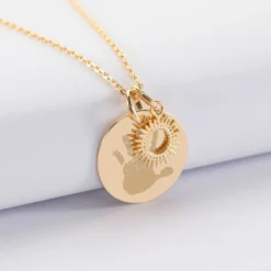Online HappyBulle Pendentif personnalisé médaille gravée plaqué or 19 mm et breloque soleil 10 mm Plaqué or 18k