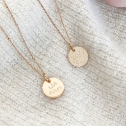 Online HappyBulle Pendentif personnalisé médaille martelée gravée plaqué or 15 mm Plaqué or 18k
