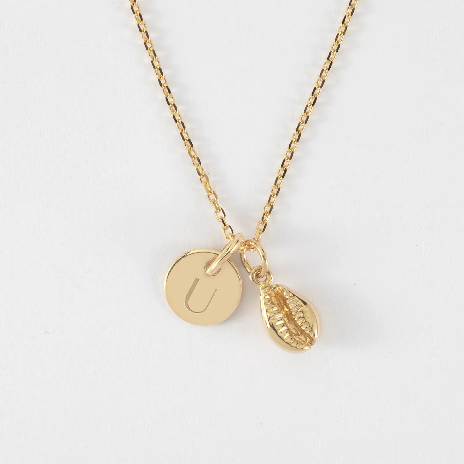 Best HappyBulle Pendentif personnalisé médaille gravée plaqué or 10 mm et breloque coquillage cauri 10 mm
