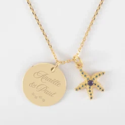 Sale HappyBulle Pendentif personnalisé médaille gravée plaqué or 19 mm et breloque étoile de mer scintillante zircons bleus 15 mm