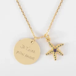 Sale HappyBulle Pendentif personnalisé médaille gravée plaqué or 19 mm et breloque étoile de mer scintillante zircons bleus 15 mm