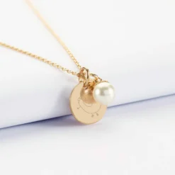 Clearance HappyBulle Pendentif personnalisé médaille gravée plaqué or 15 mm et breloque perle nacre 10 mm Plaqué or 18k