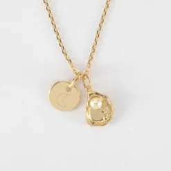 Best HappyBulle Pendentif personnalisé médaille gravée plaqué or 10 mm et breloque coquillage perle blanche