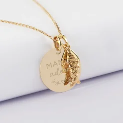 Outlet HappyBulle Pendentif personnalisé médaille gravée plaqué or 19 mm et breloque poisson articulé 15 mm