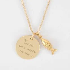 Outlet HappyBulle Pendentif personnalisé médaille gravée plaqué or 19 mm et breloque poisson articulé 15 mm