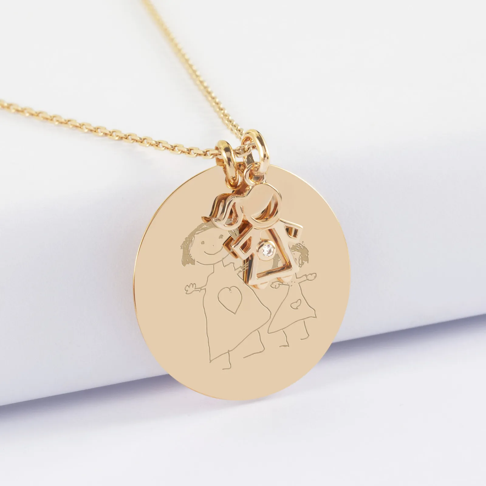 Clearance HappyBulle Pendentif personnalisé médaille gravée plaqué or 27 mm et breloque petite fille zircon 12 mm Plaqué or 18k